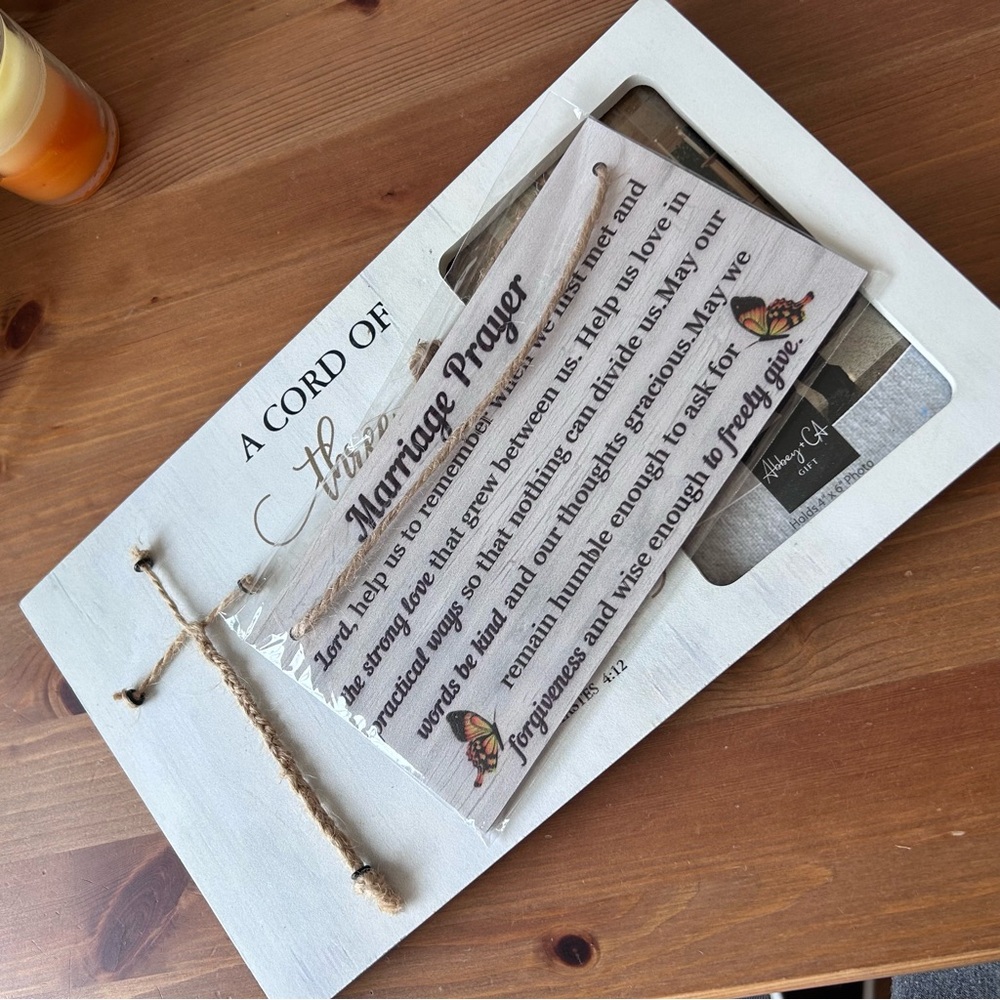 “”A Cord of Three Strands” Photo Frame & Sign Decor - Picture 6 of 6